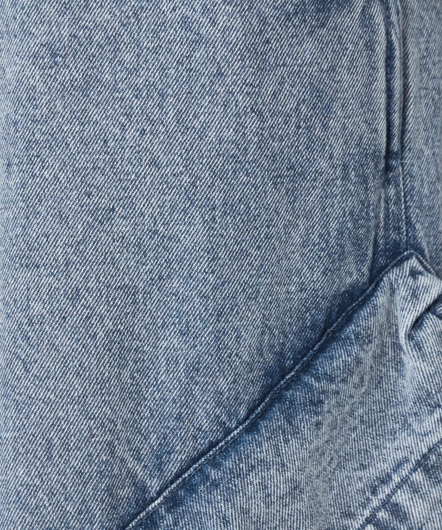 42546990106-d16.jpg