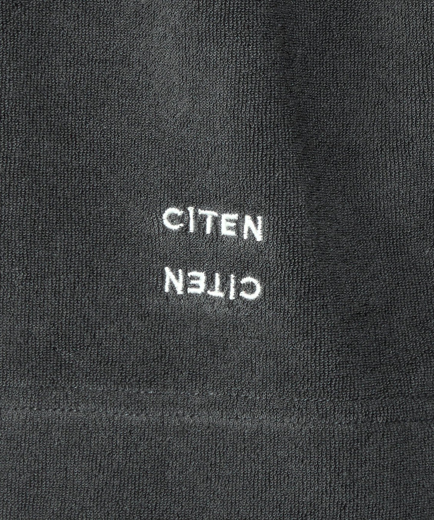 42571400052-d20.jpg