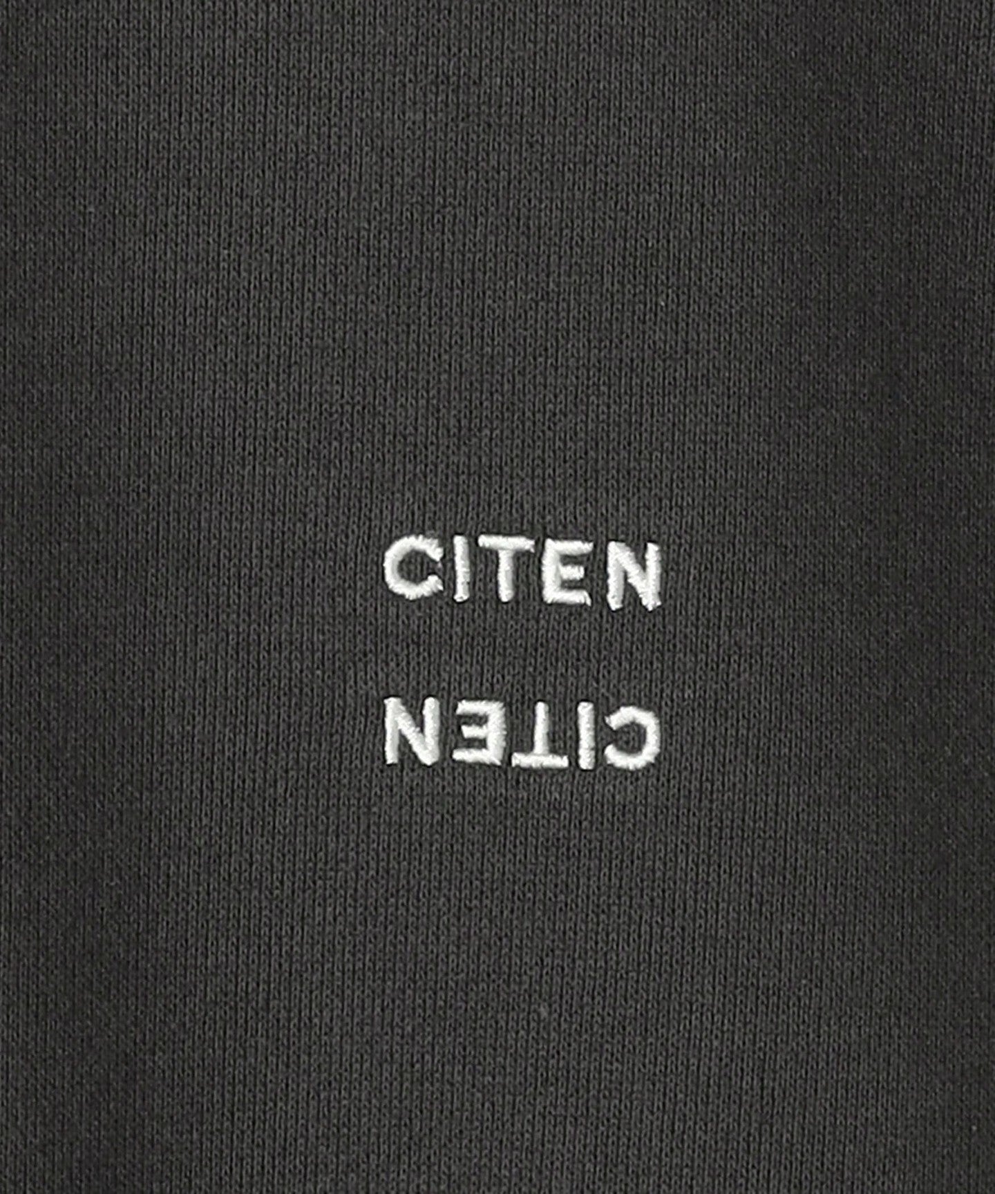 42571990029-d18.jpg