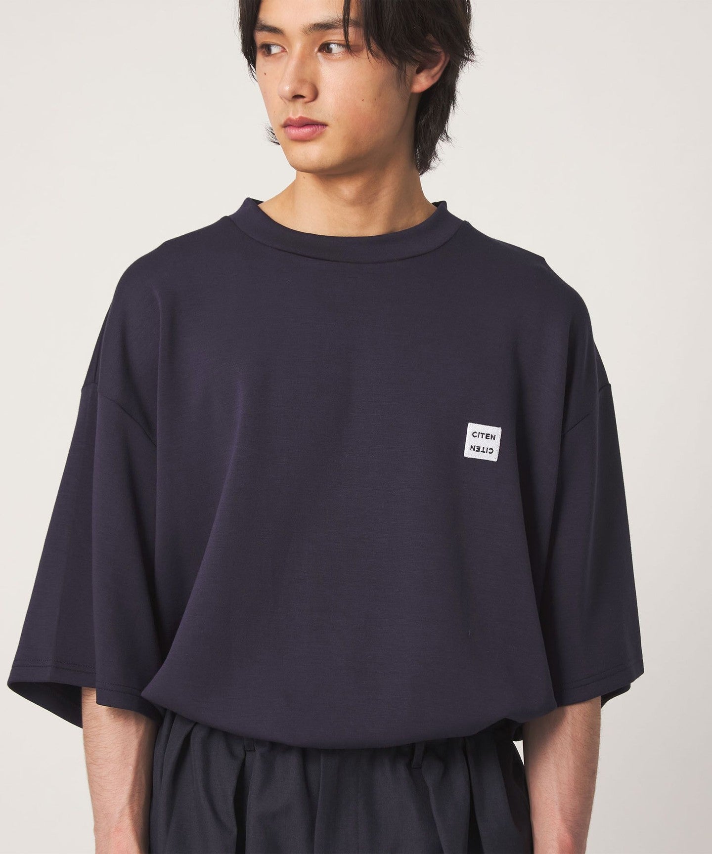 42576000018-d03.jpg