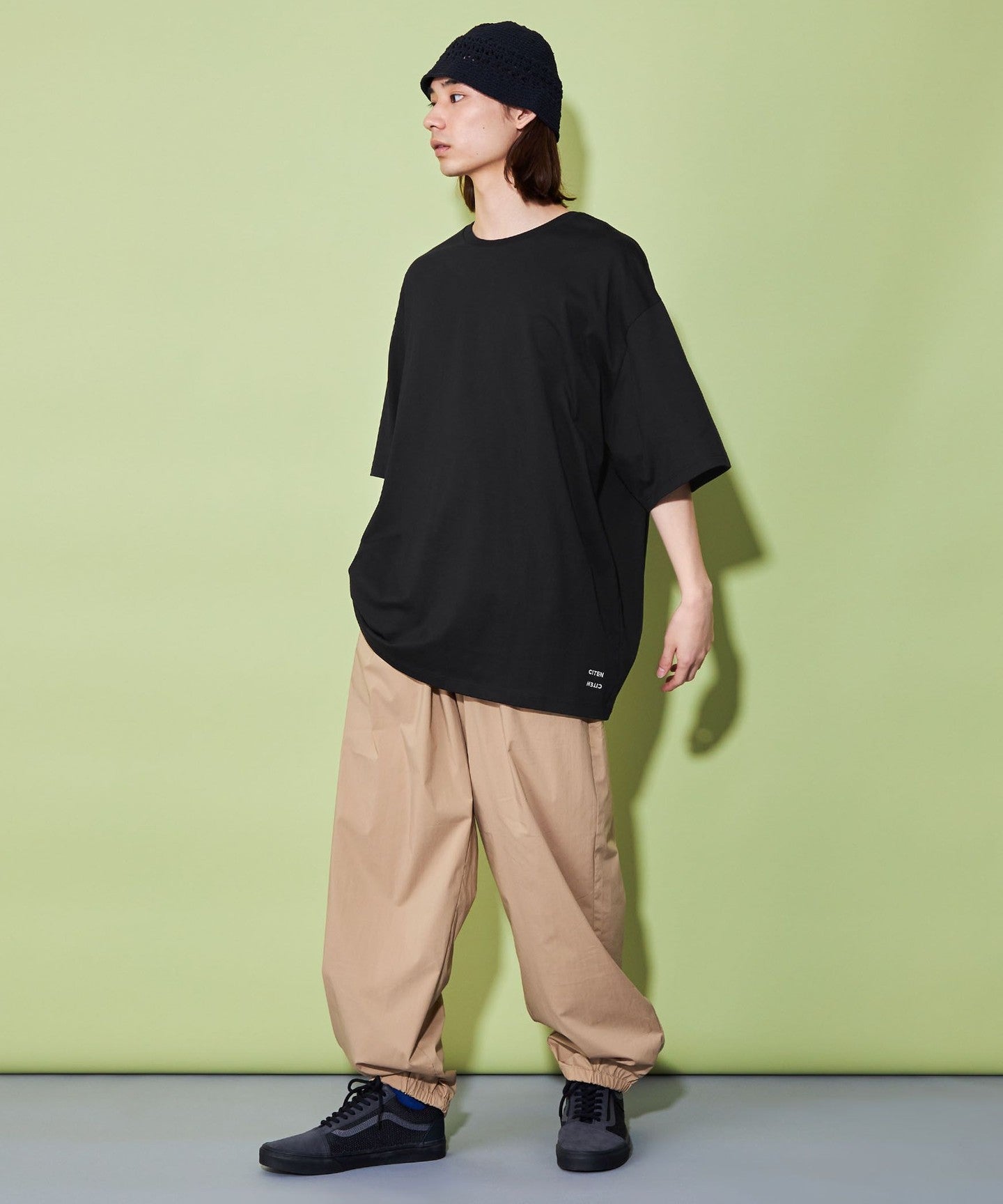 42576990025-d08.jpg