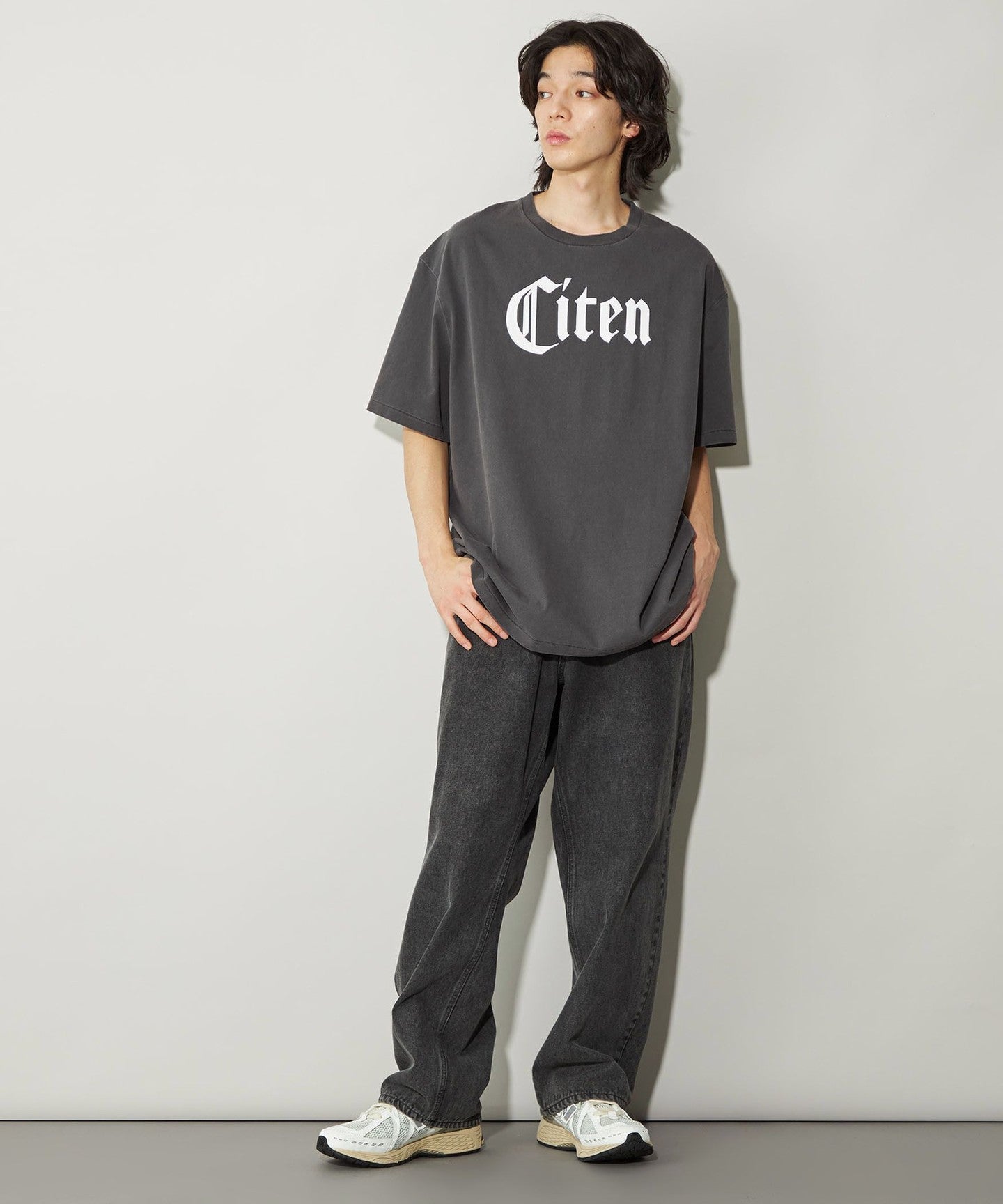 42576990058-d02.jpg