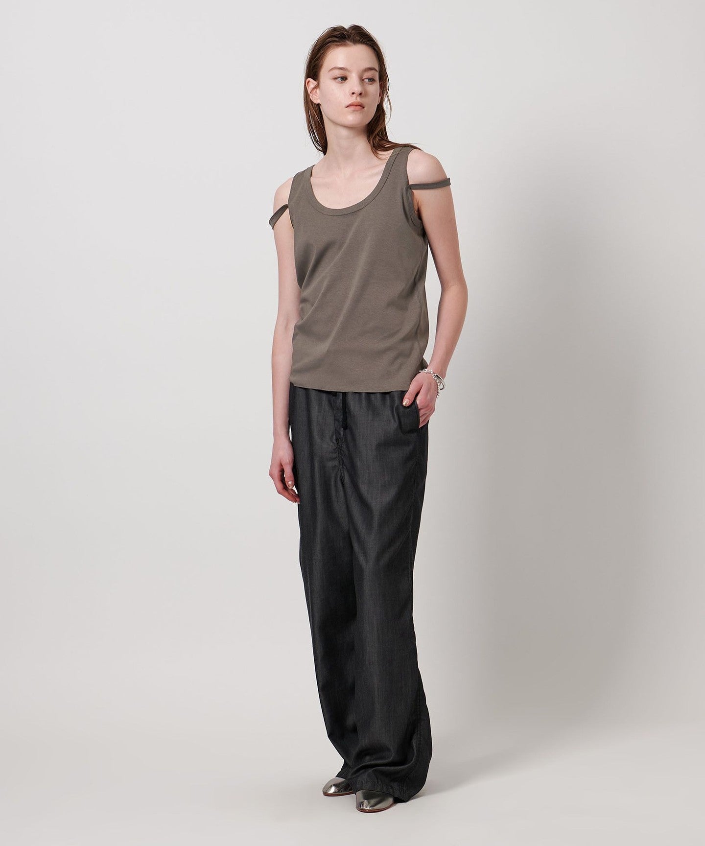 54172140222-d12.jpg