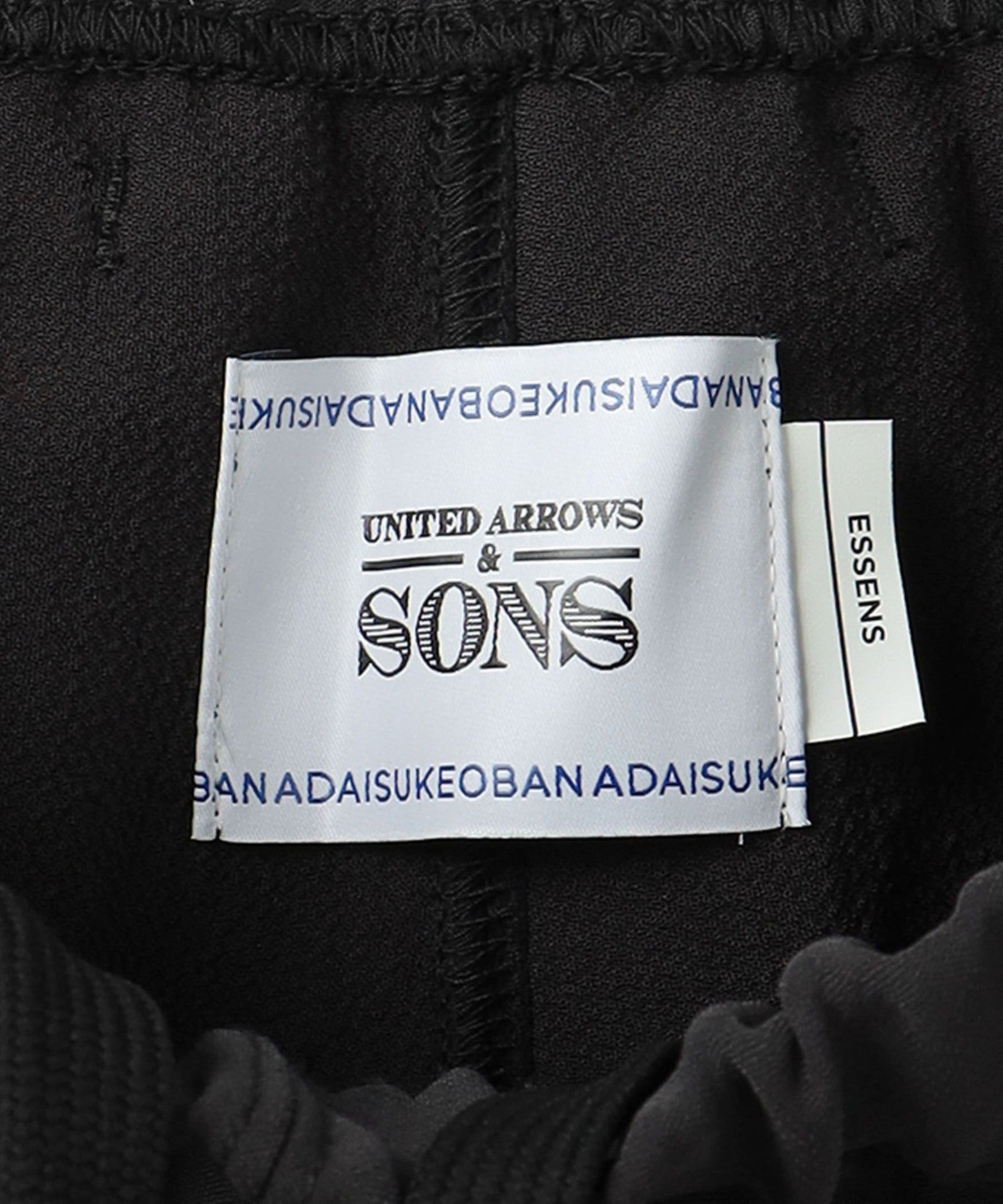 55142990845-d32.jpg