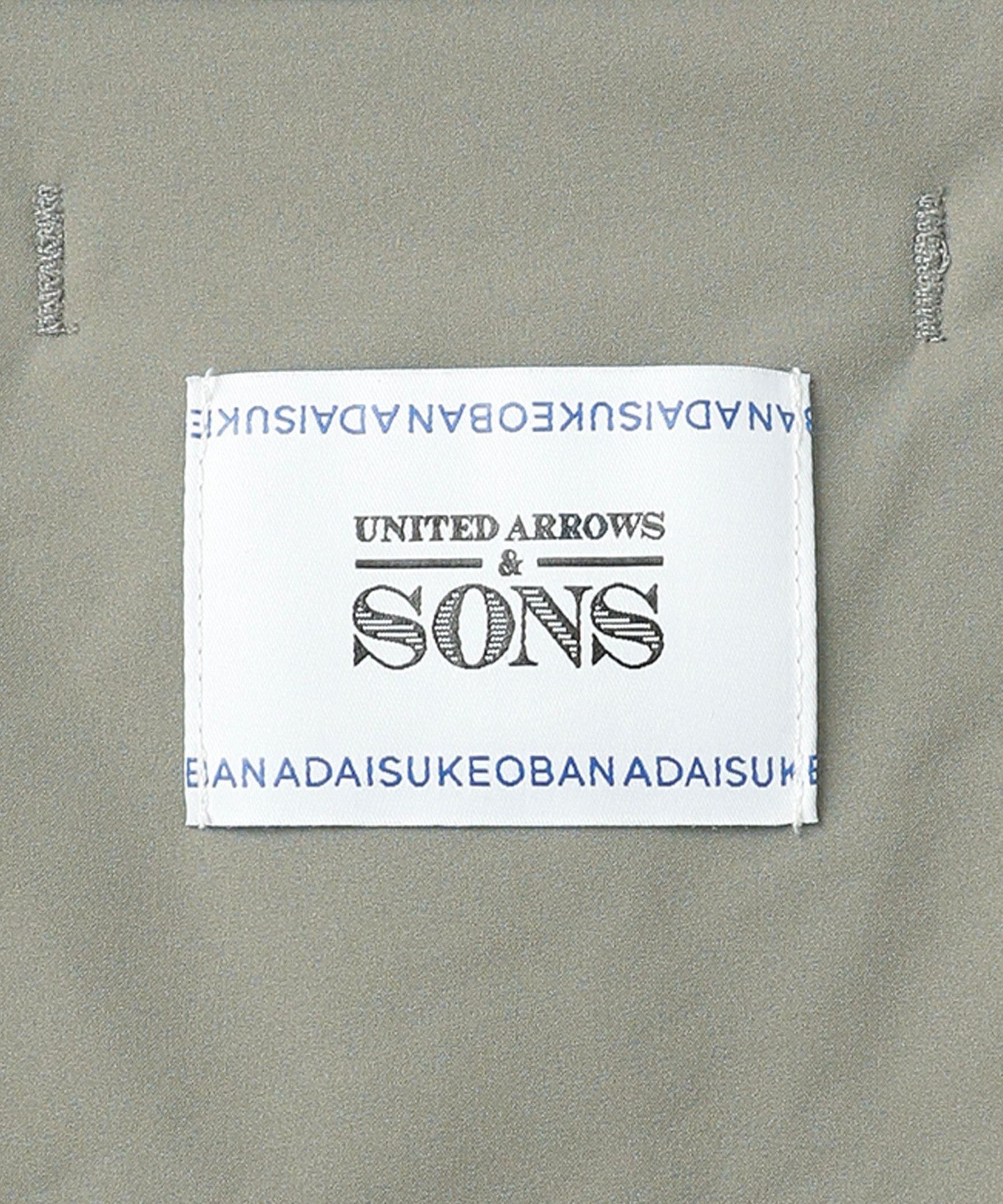 55251990856-d30.jpg