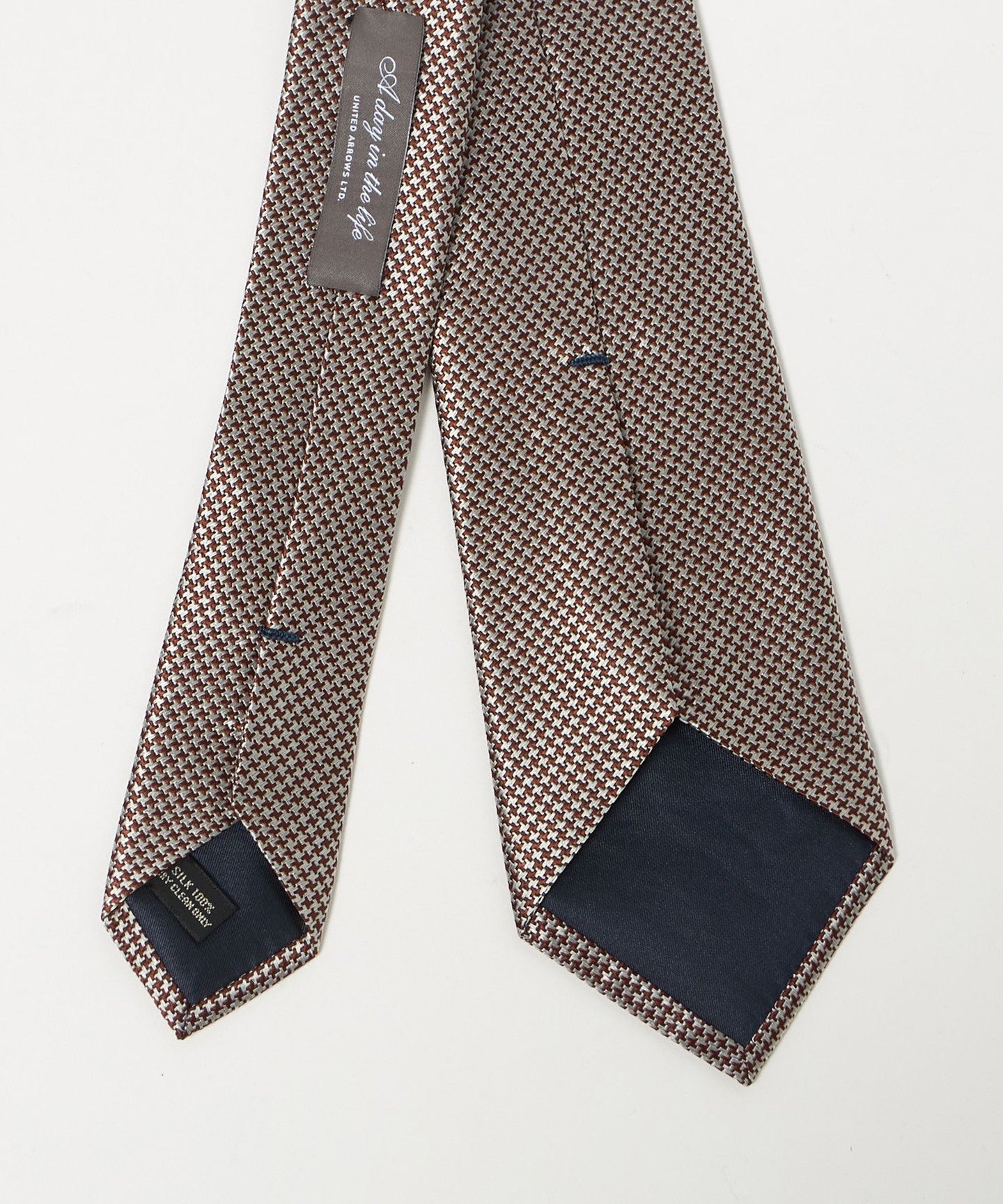 61346000063-d02.jpg