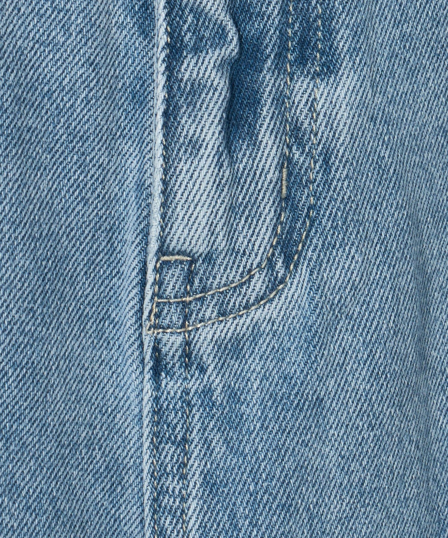 62196990547-d21.jpg