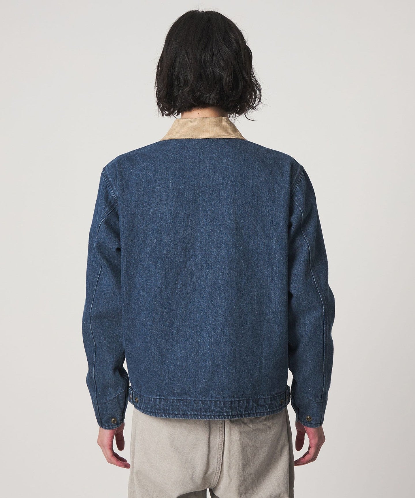 62256000033-d06.jpg