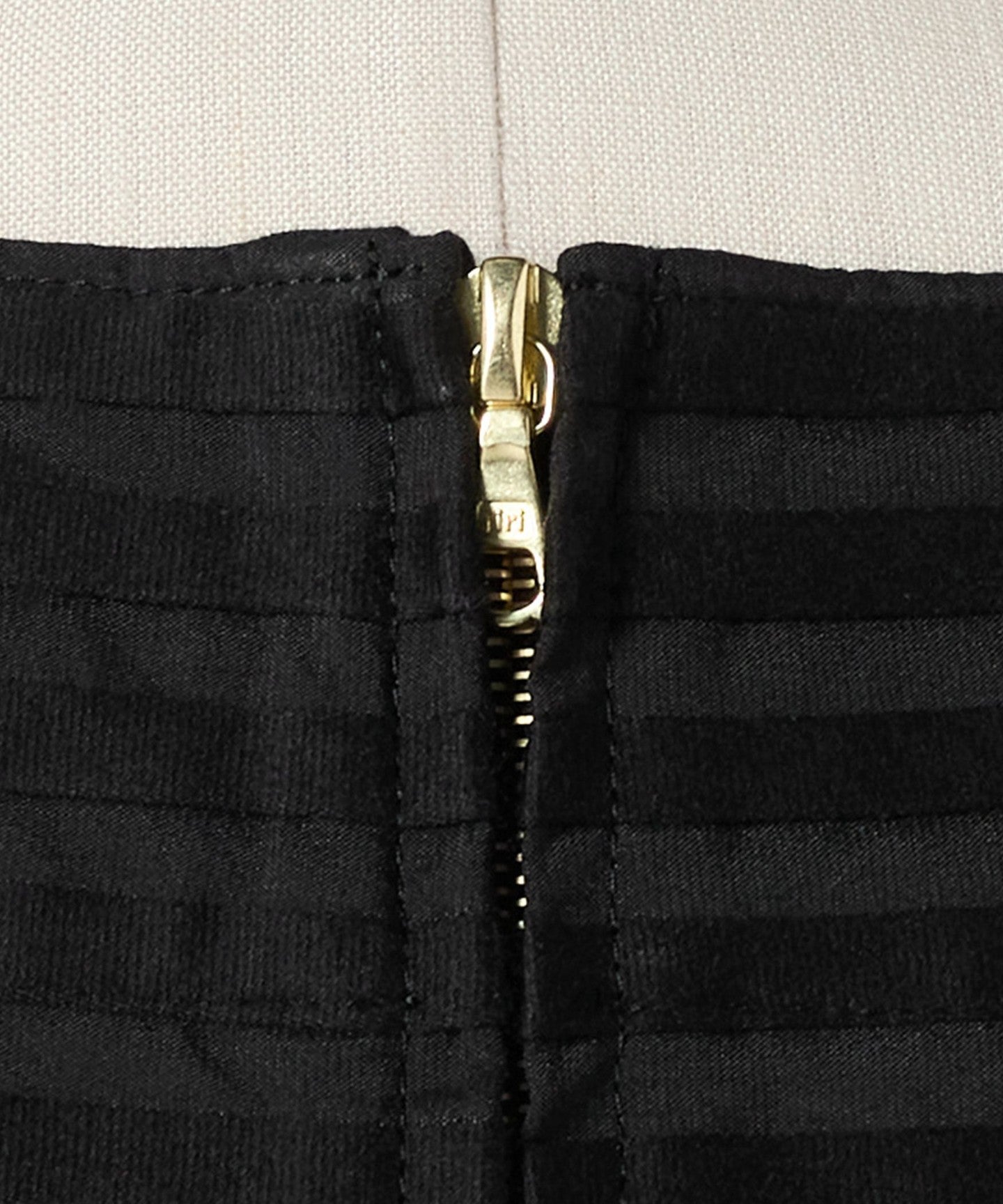 65212000058-d05.jpg