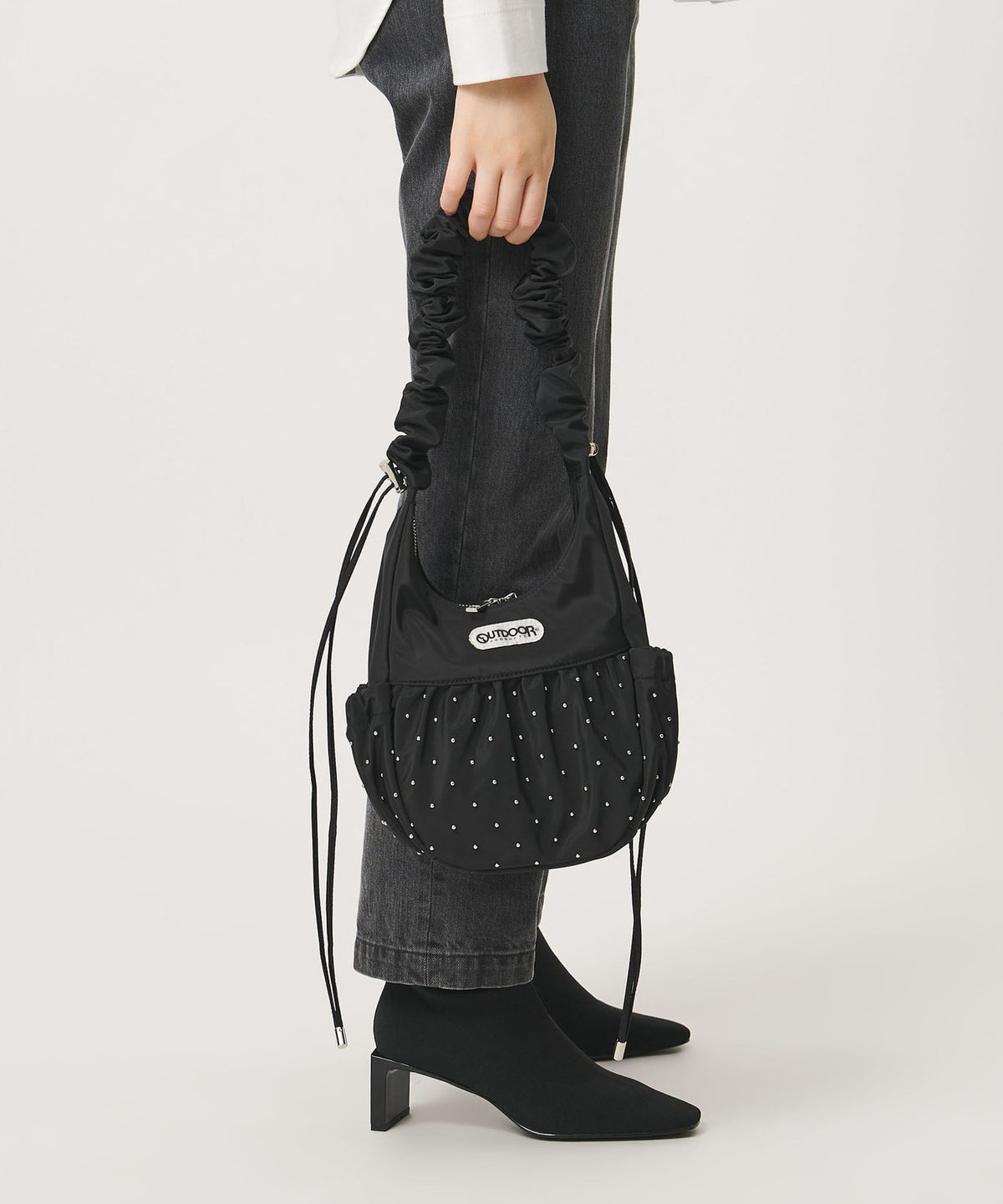 [Exclusive] <OUTDOOR PRODUCTS> Gathered Shoulder Bag with Studs