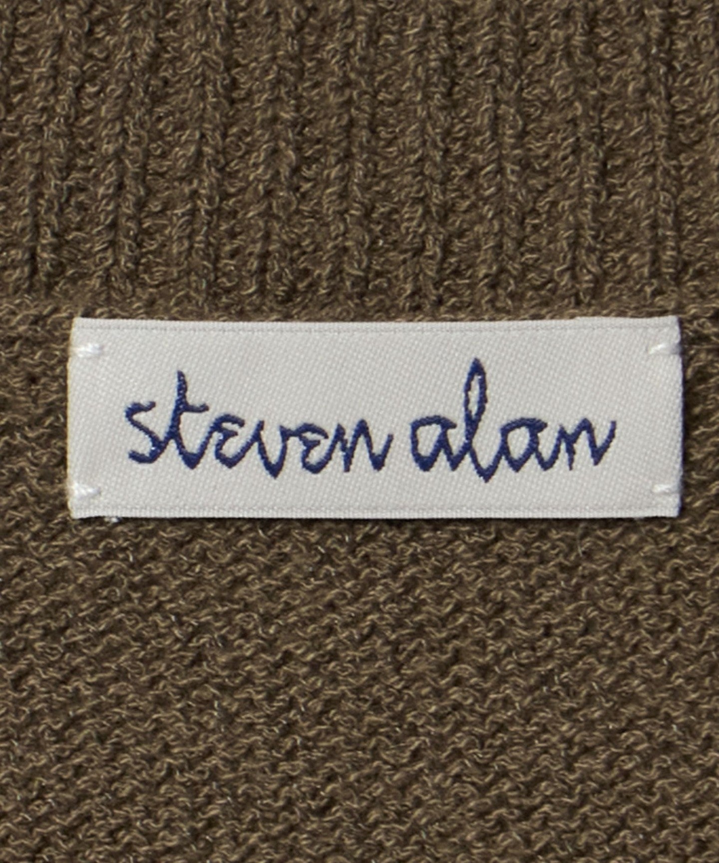 82181000020-d26.jpg