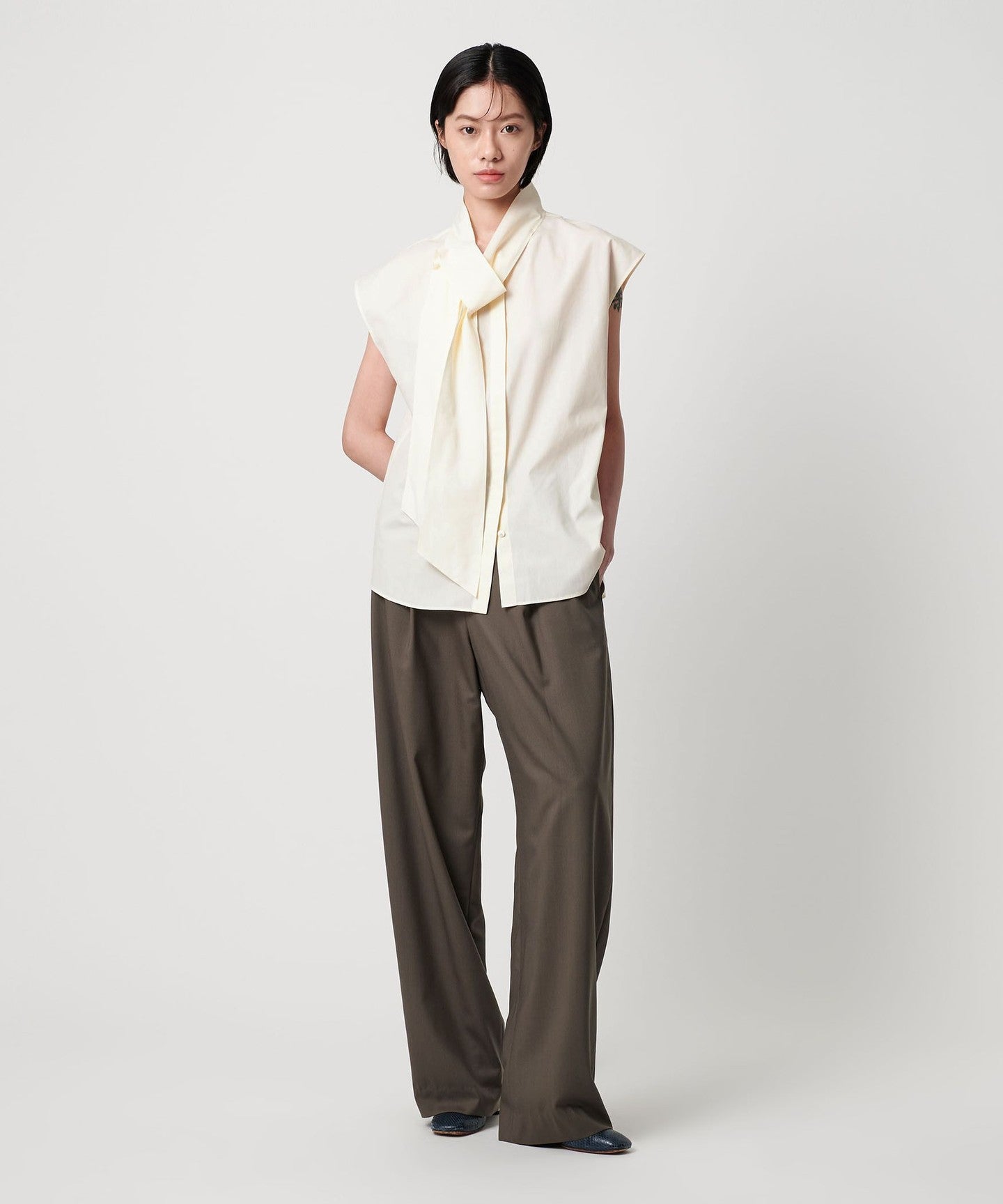 AEWEN MATOPH ] Irregular TIE ColorBLOUSE - Washable - - UNITED ARROWS