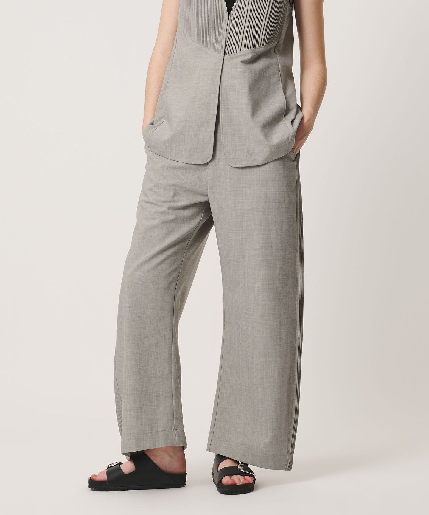 89516000030-d01.jpg