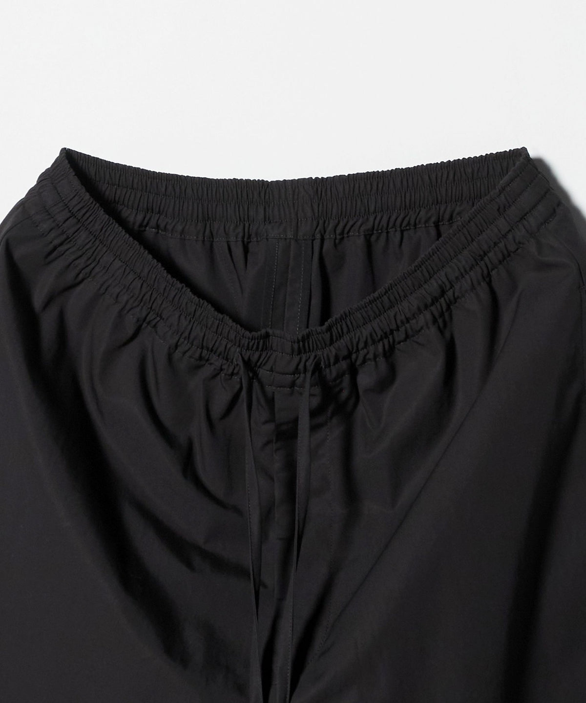 <H> Weathercloth Square Cut Shorts