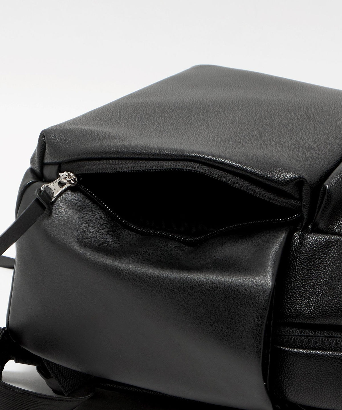 AGS DAILY BACKPACK/双肩包