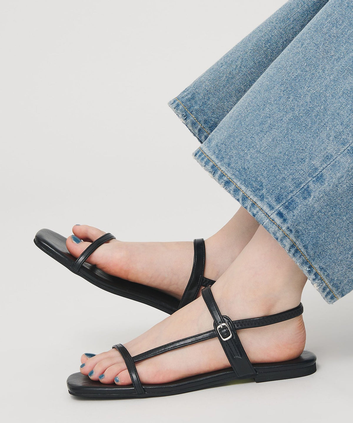 Smart Henkei T-Strap सैंडल