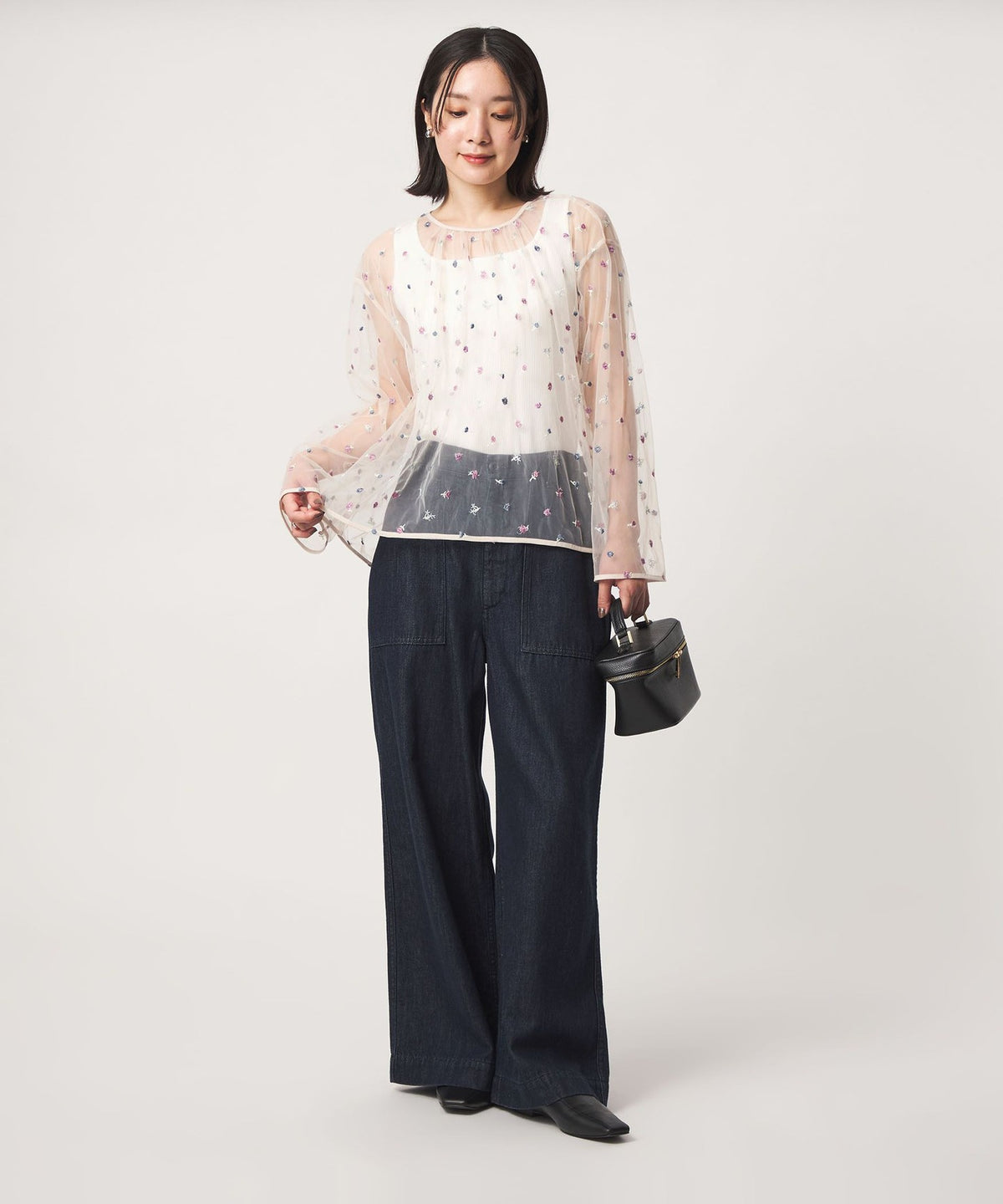 【網路限定】＜at ease＞薄紗刺繡套頭上衣