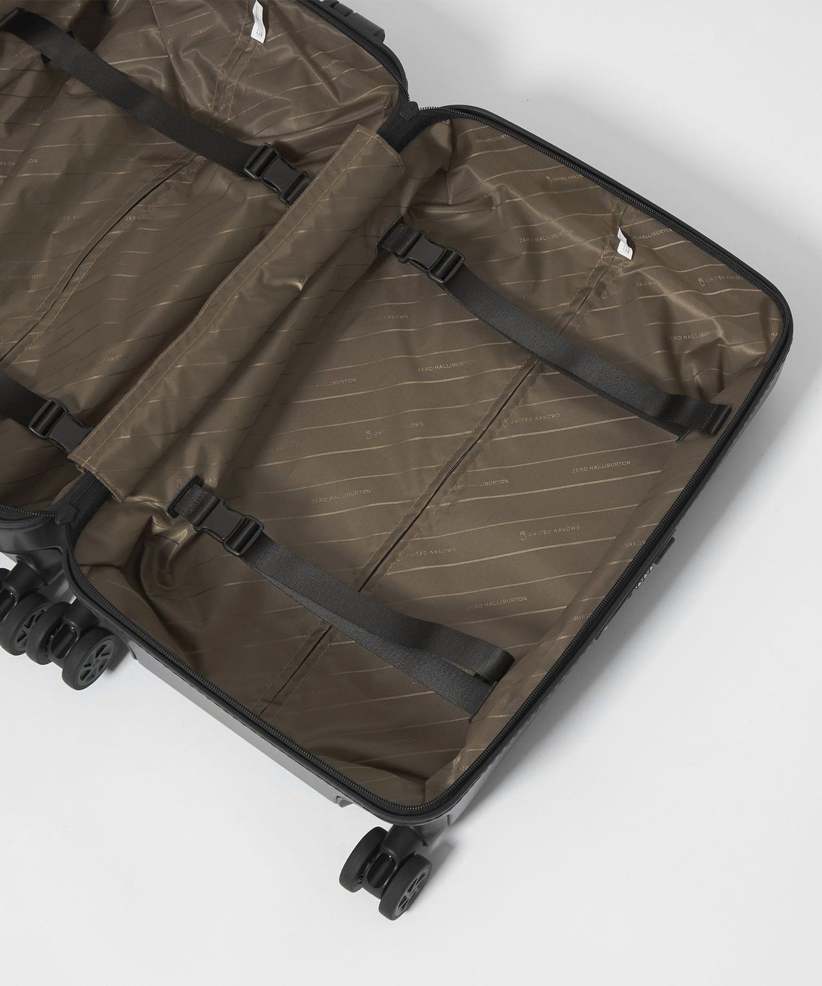 【別注】＜ZERO HALLIBURTON＞ Classic Light Weigh 3.0 19inc/キャリーケース