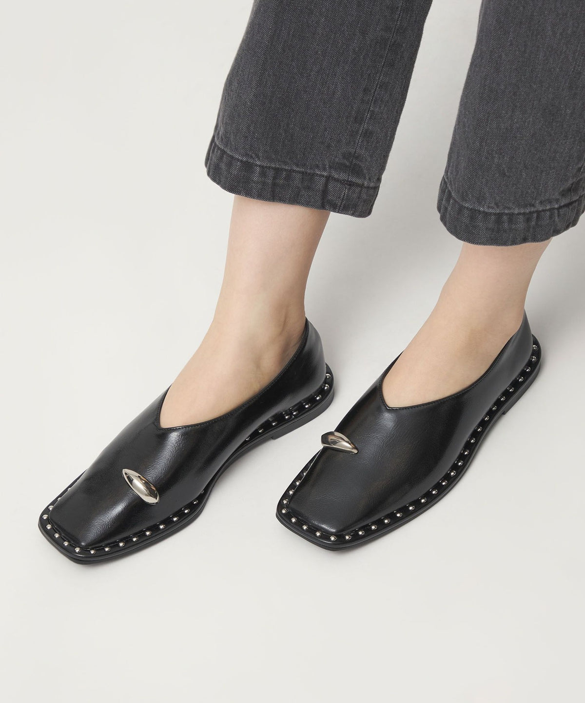 <SY> Square Toe Flats with Metal Toe Detail