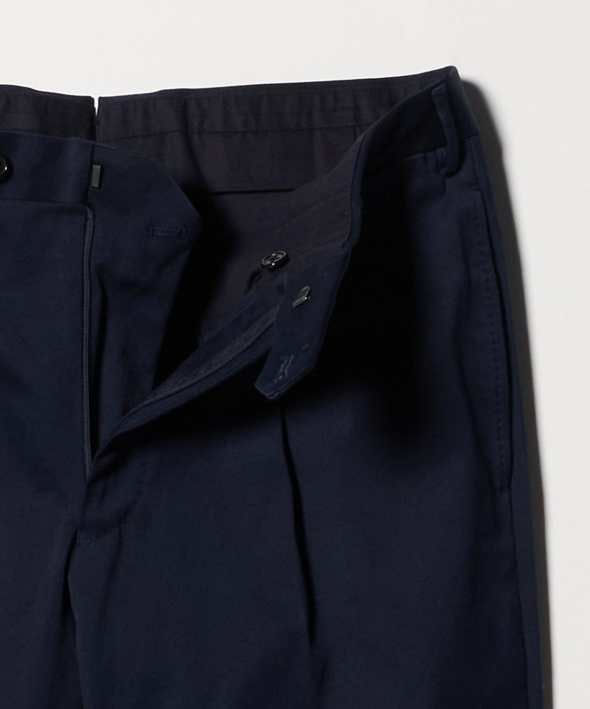 <SOVEREIGN> Serge 1-Pleat Tapered Slacks Horizontal Stretch