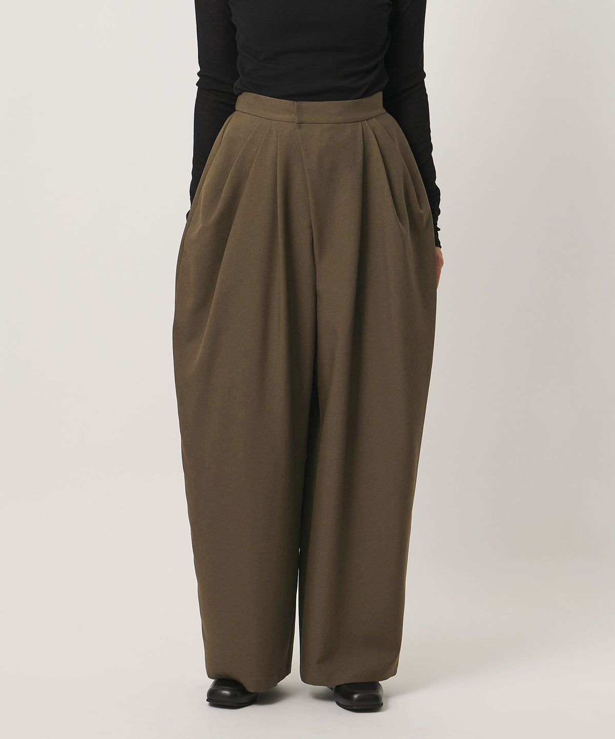 <MARW UNITED ARROWS> Design Tuck Water-Repellent Pants