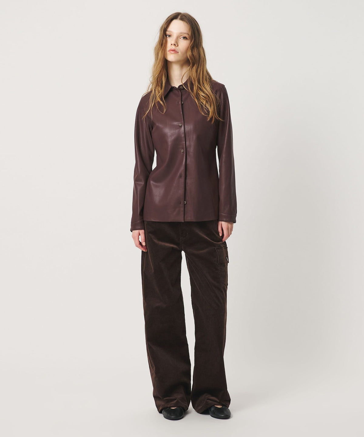 <ATTISESSION> Leather-like Curved Cuff Shirt