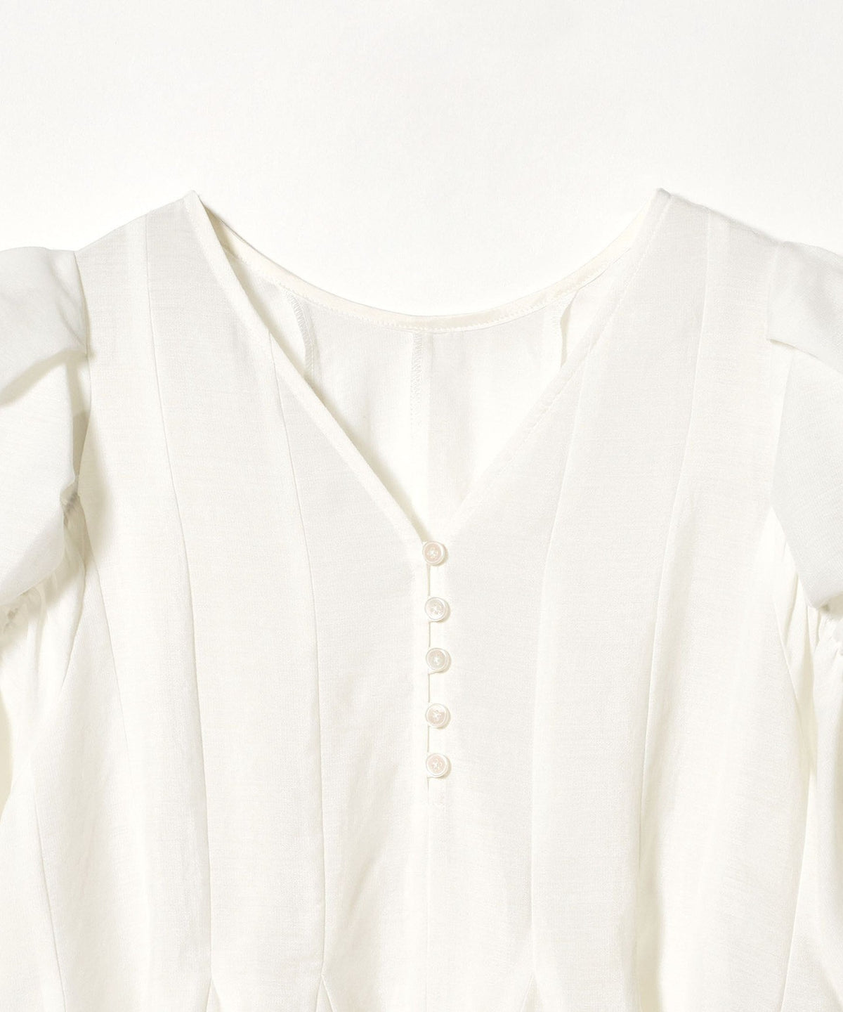 <EMMEL REFINES> EM Panel Cut Gathered Sleeve Blouse