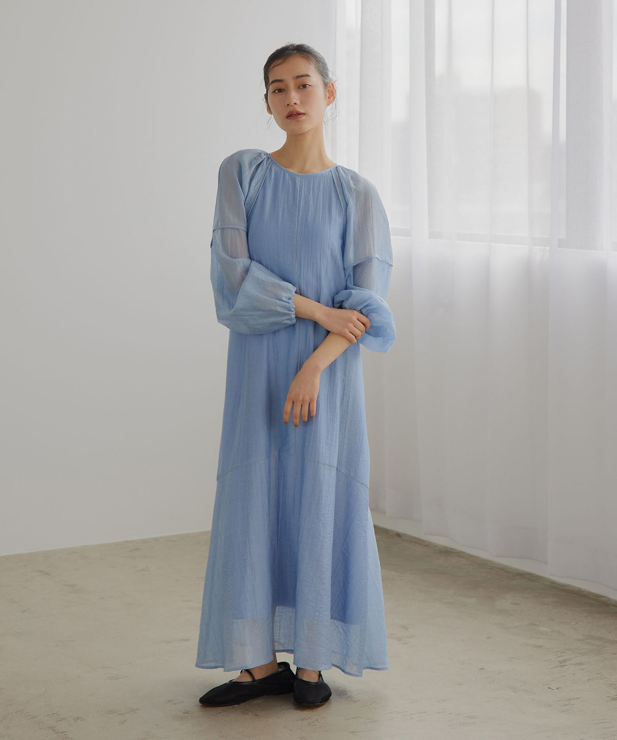 <EMMEL REFINES> EM Back Ribbon Piping Puffed Sleeve Dress