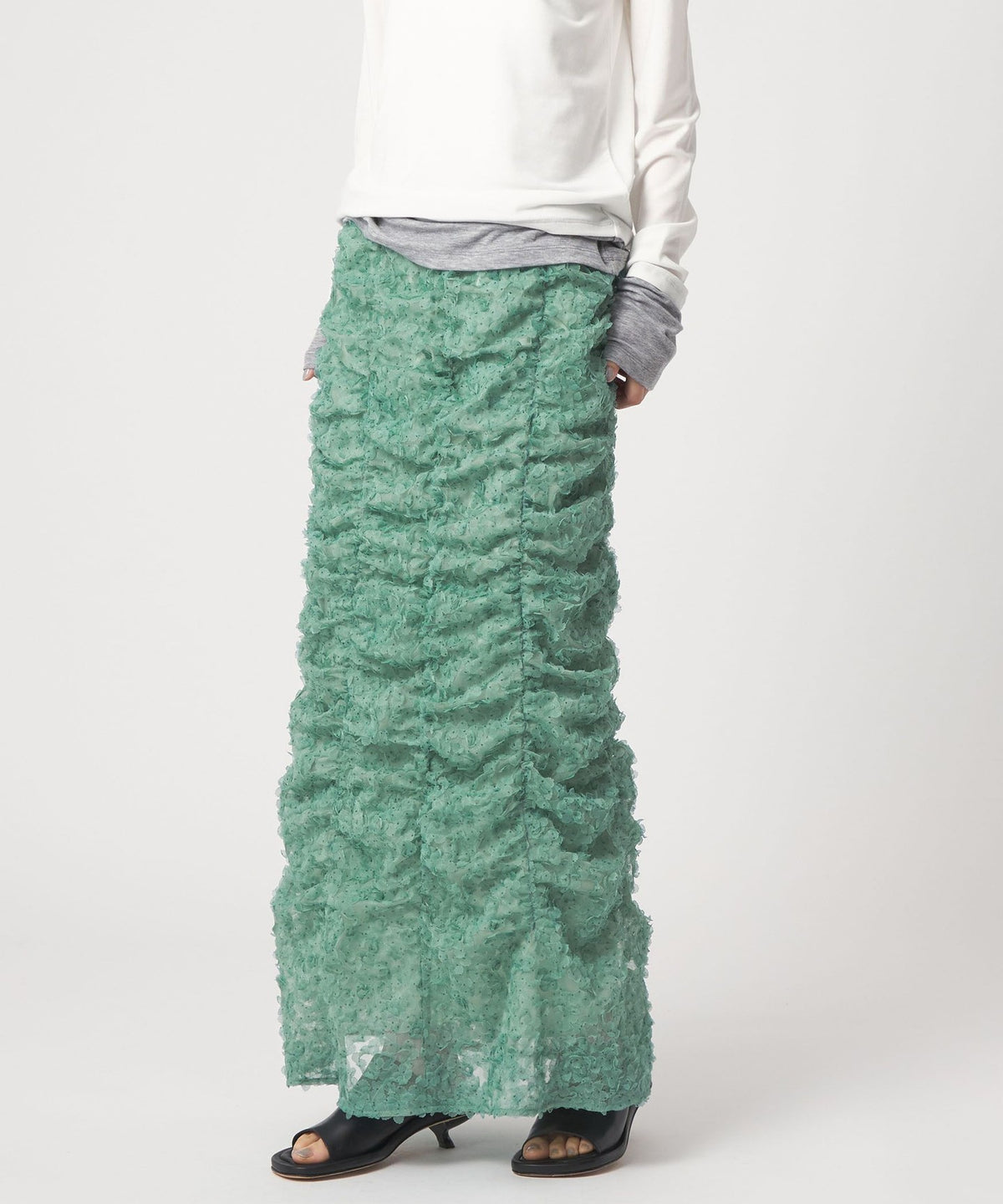 <EMMEL REFINES> EM Dot Petal Gathered Skirt