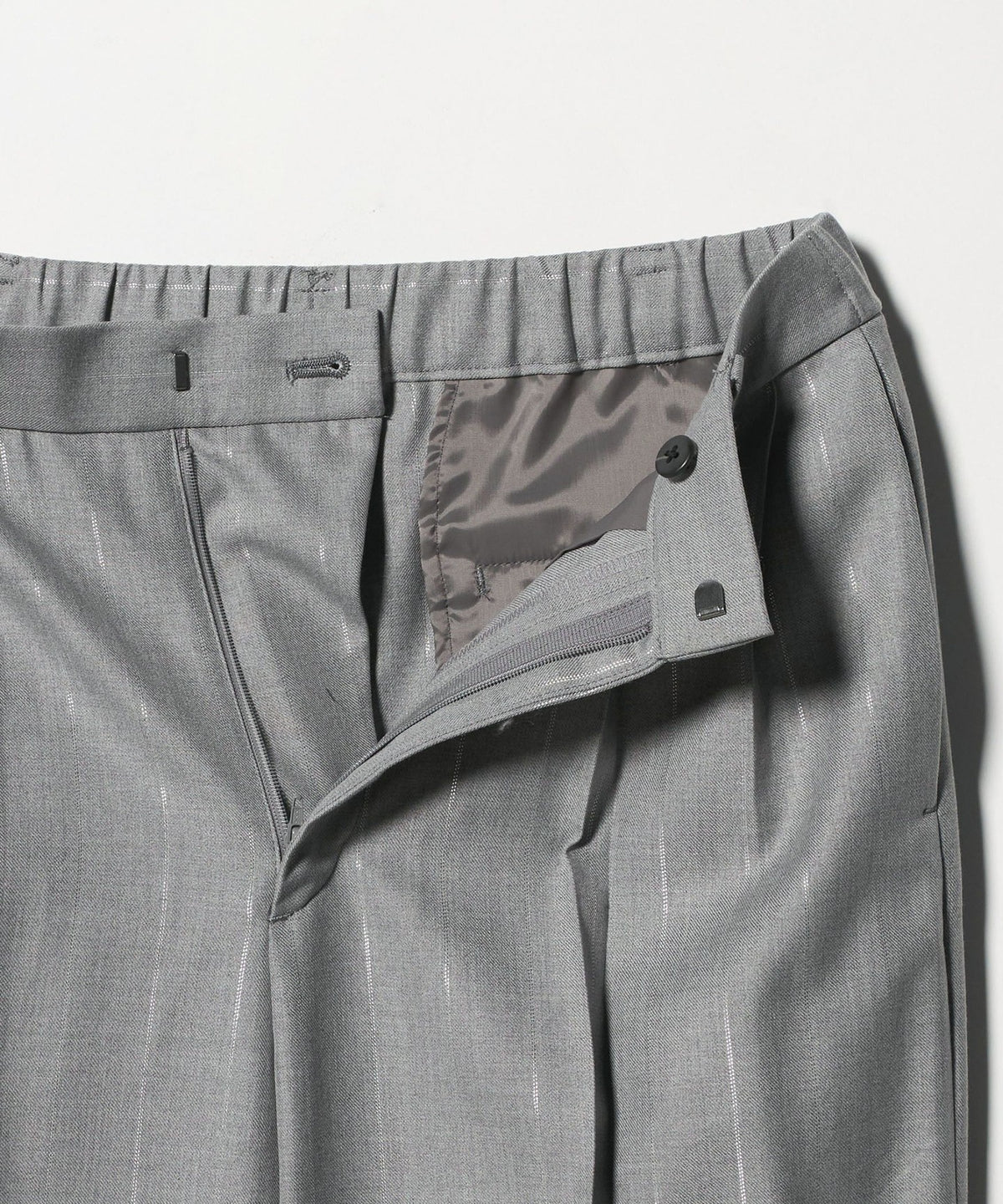 Pantalon large droit à deux plis