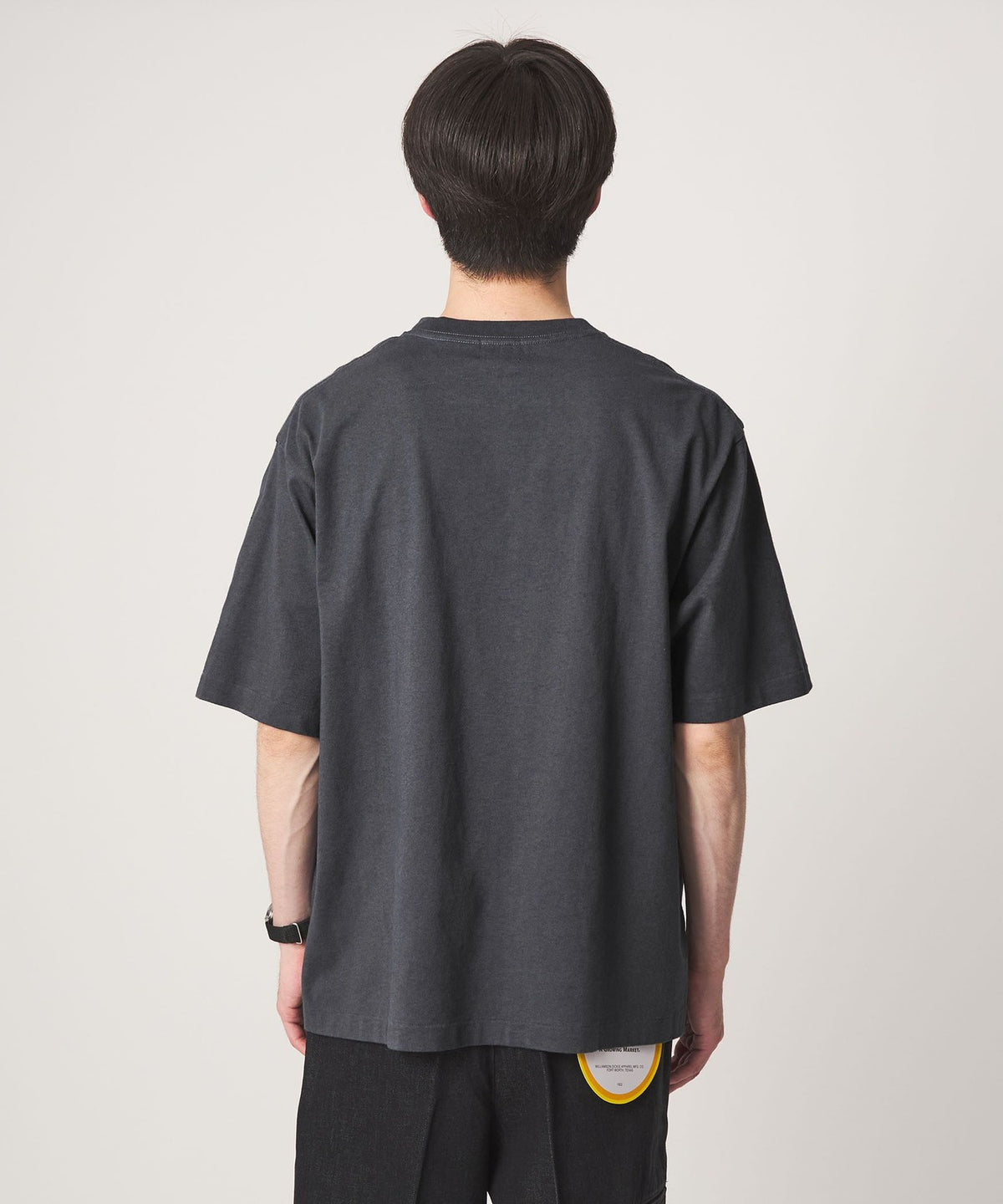 Camiseta de manga corta con cuello redondo y teñido en prenda