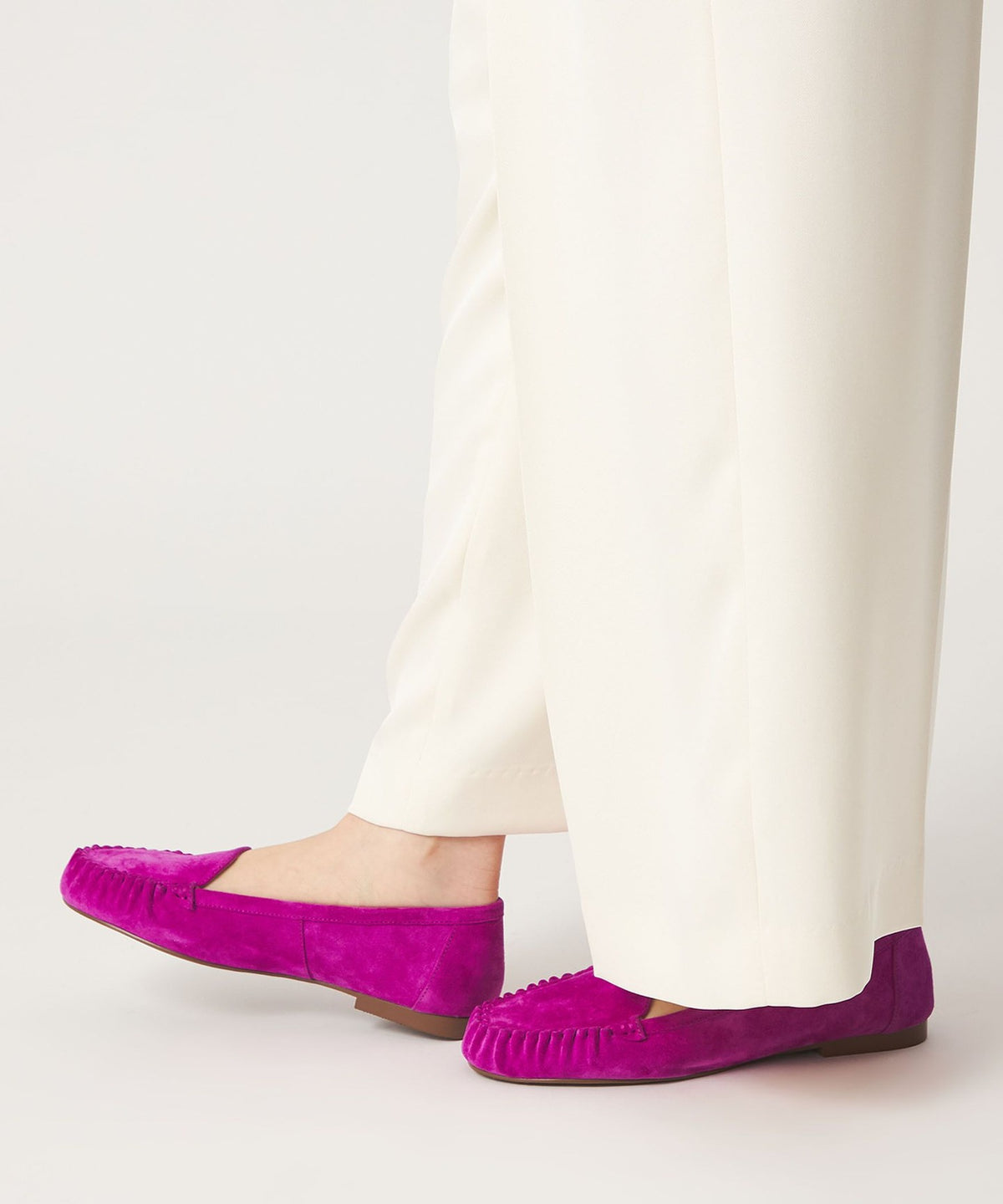Plain Hand-Sewn Moccasin Flats 15↑