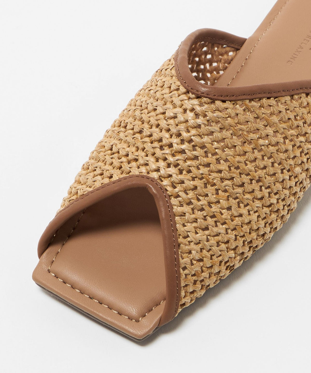 Mules sandalia de corte en V