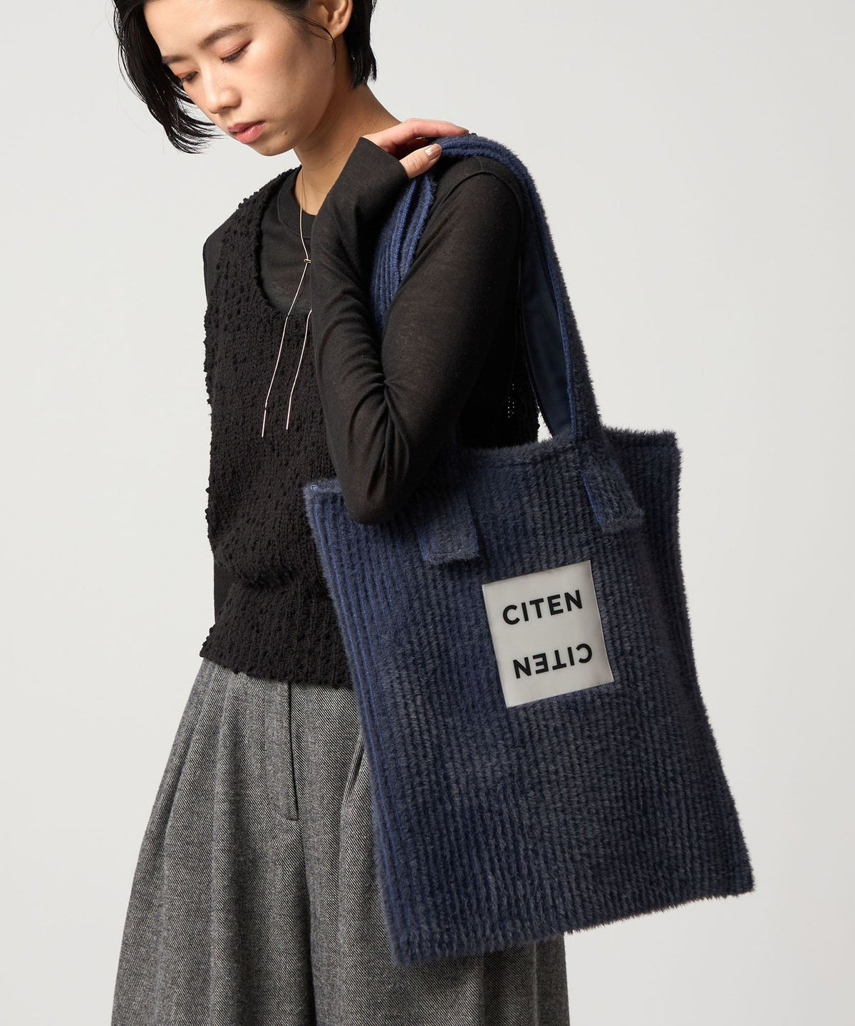 <CITEN> Shaggy Stripe Tote Bag
