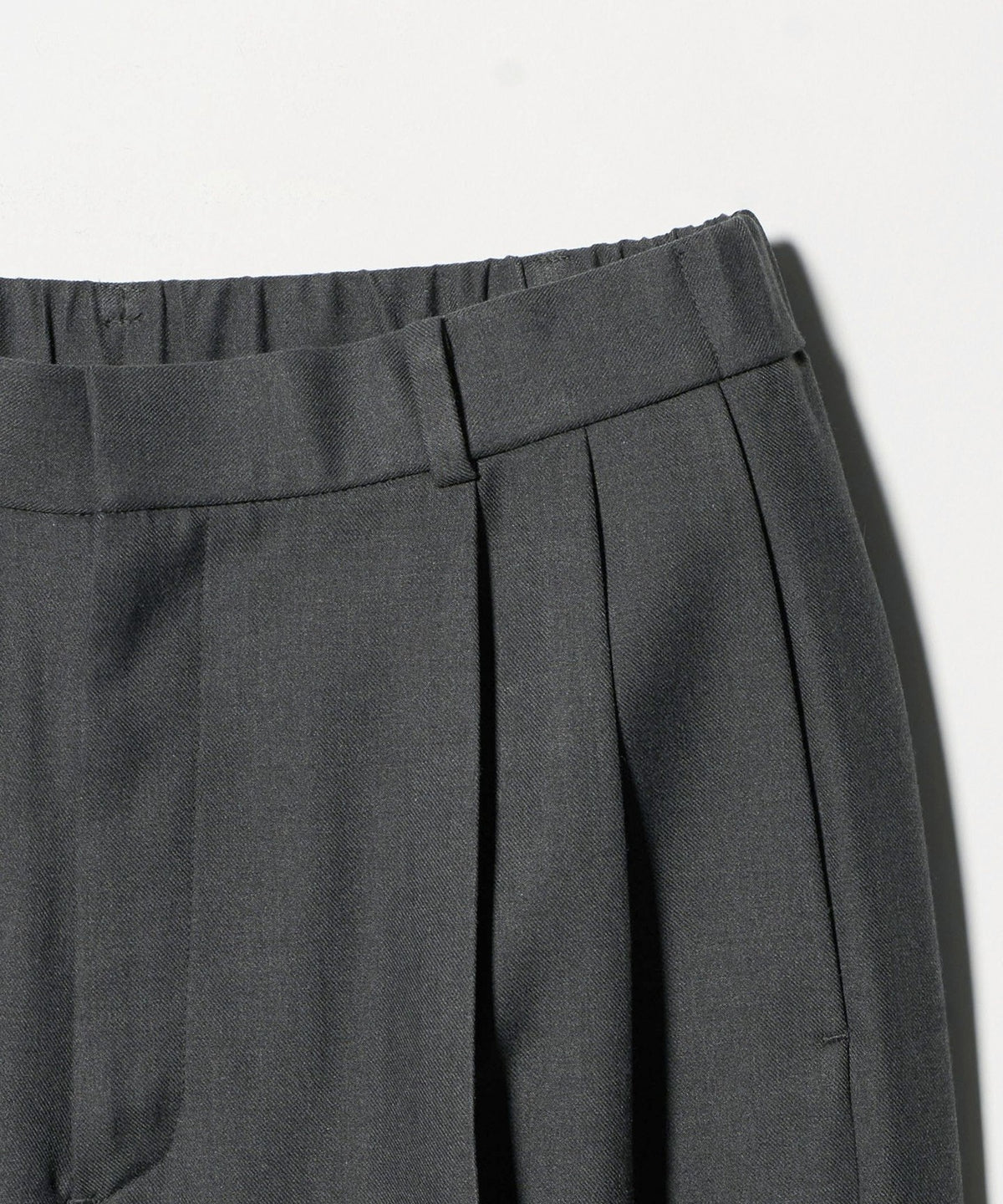 Pantalon large droit à deux plis