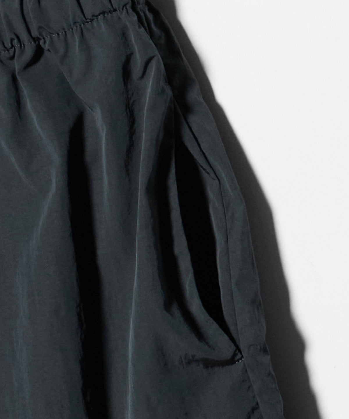 <H> Nylon Washer Solid Shorts