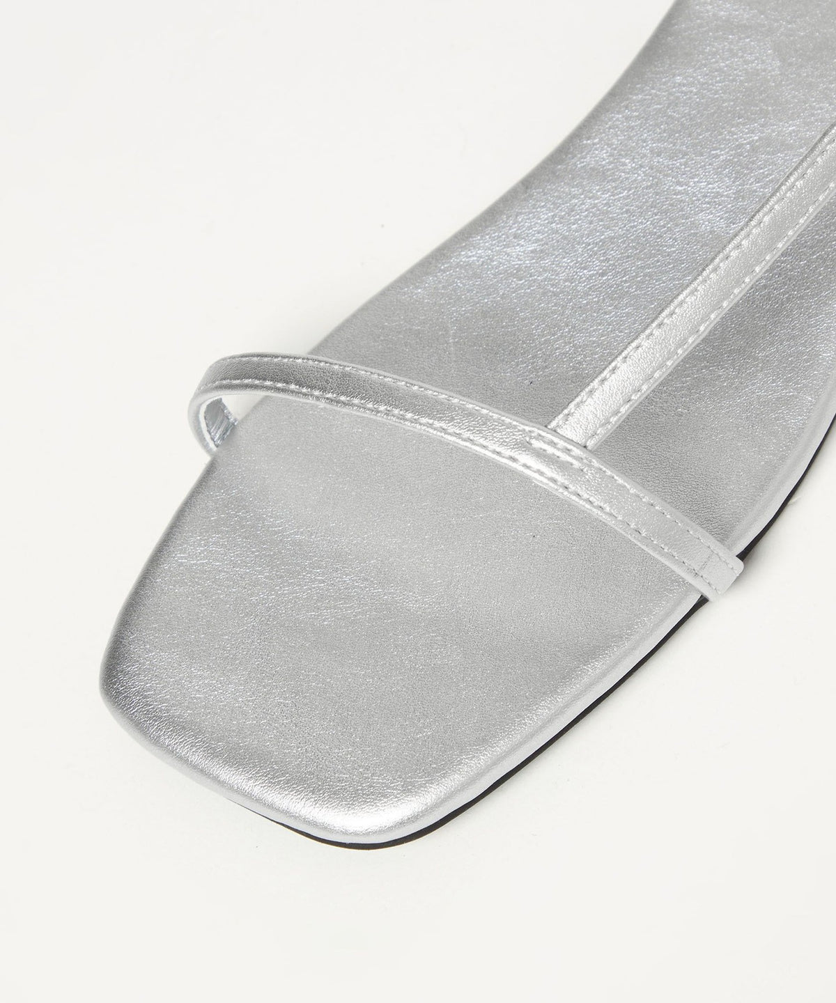 Smart Henkei T-Strap सैंडल