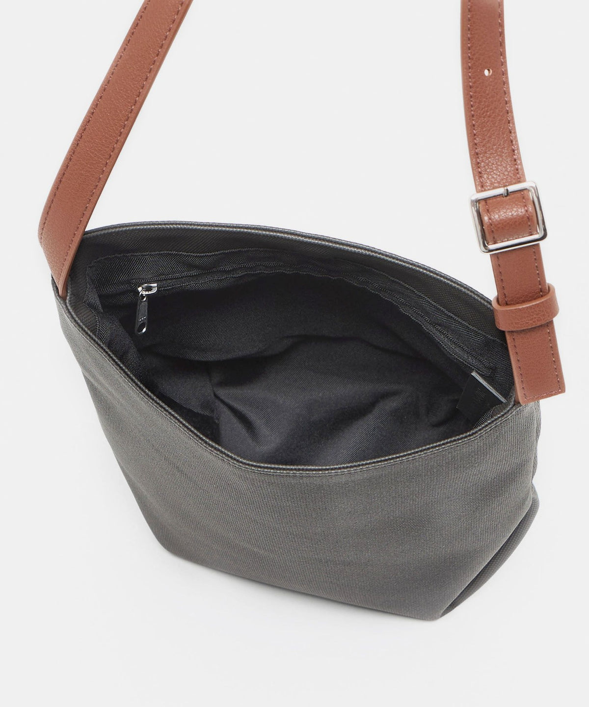 “Emboss Bag Series” 水桶包