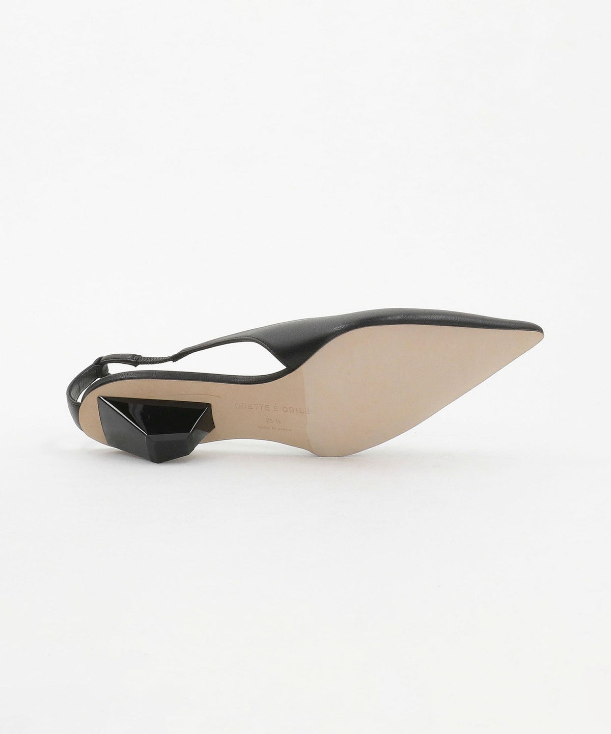 Trapeze Heel बैकबेल्ट पंप45↑