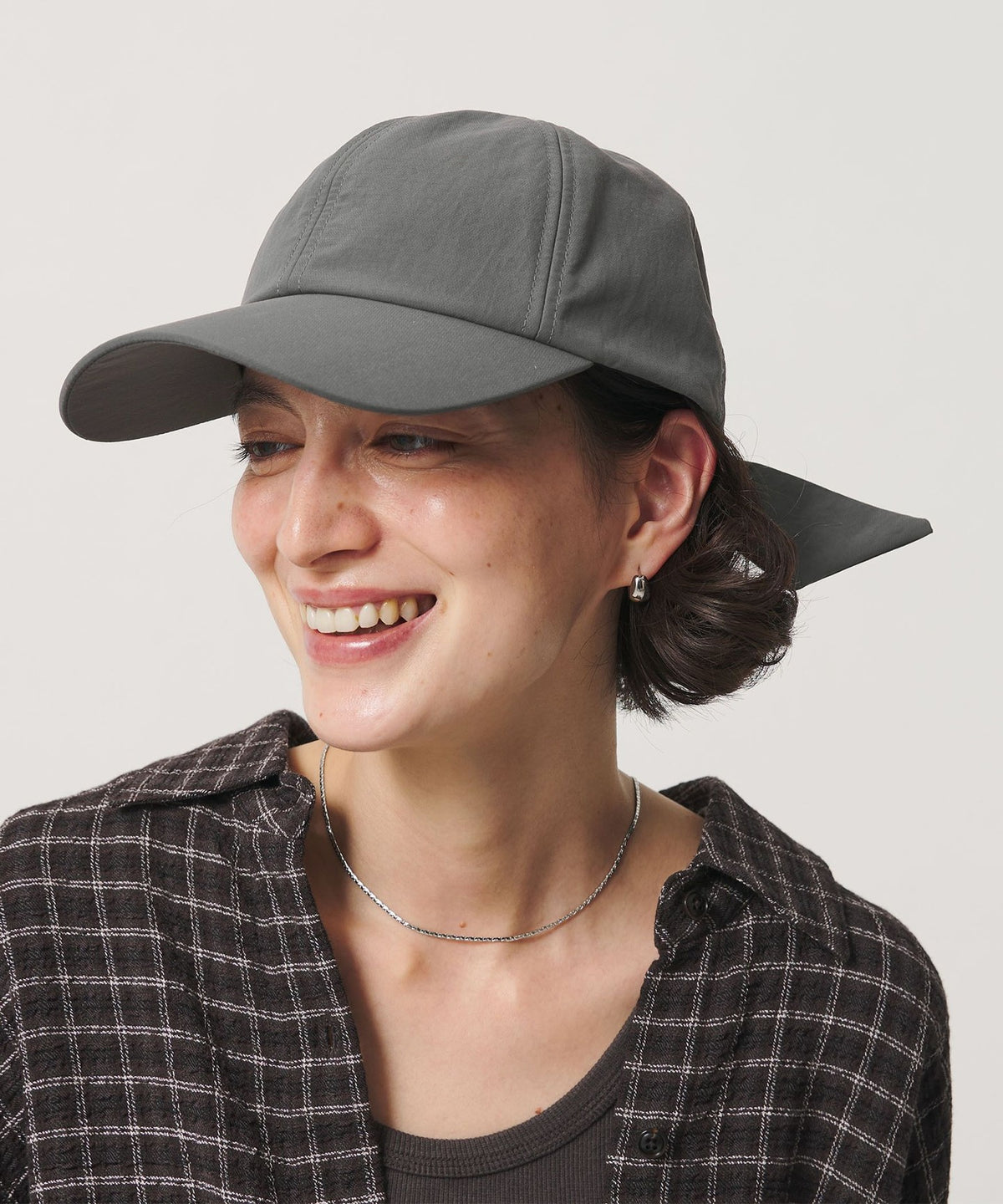 Gorra con lazo trasero