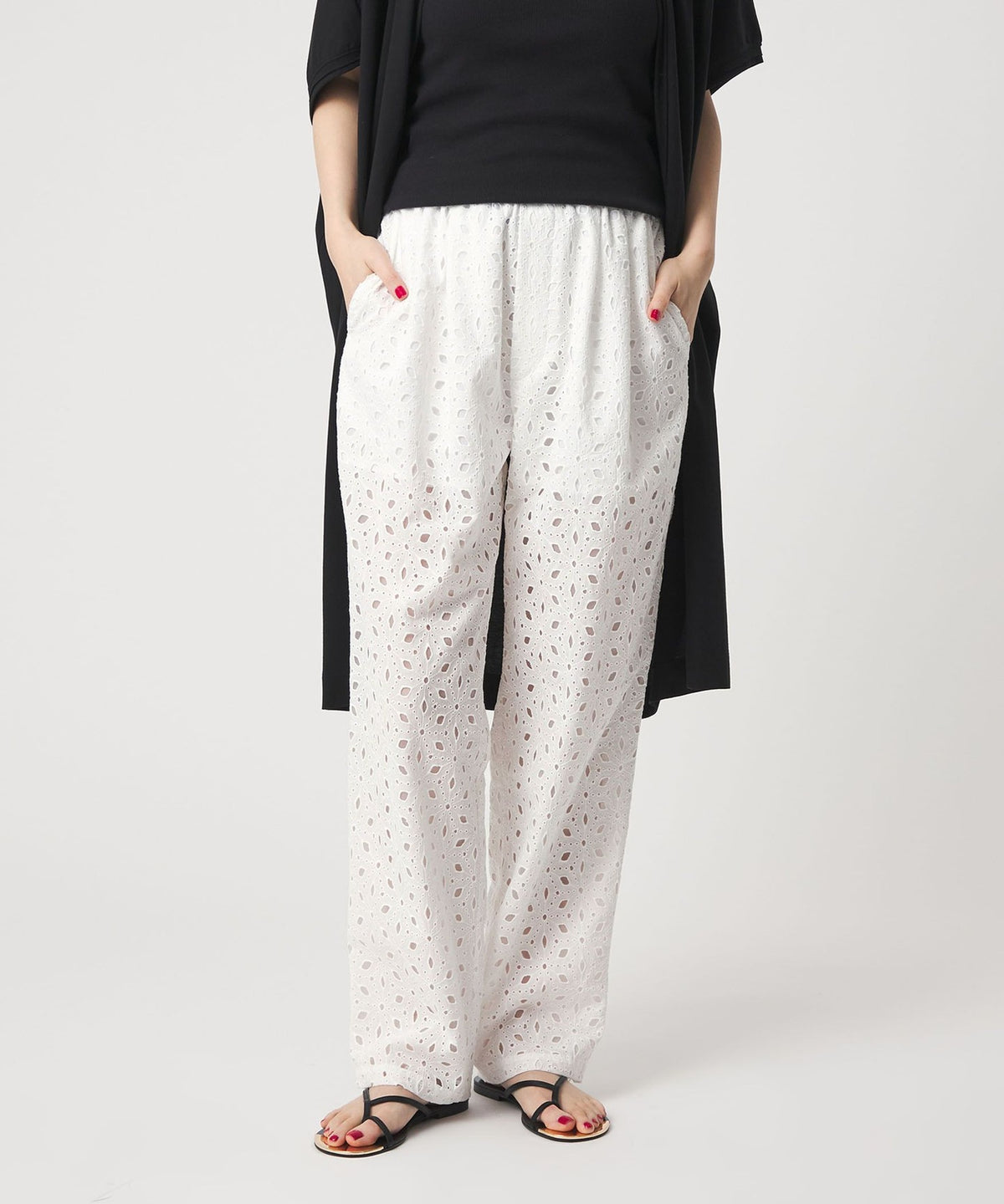 <conte> Embroidered Lace Tapered Pants