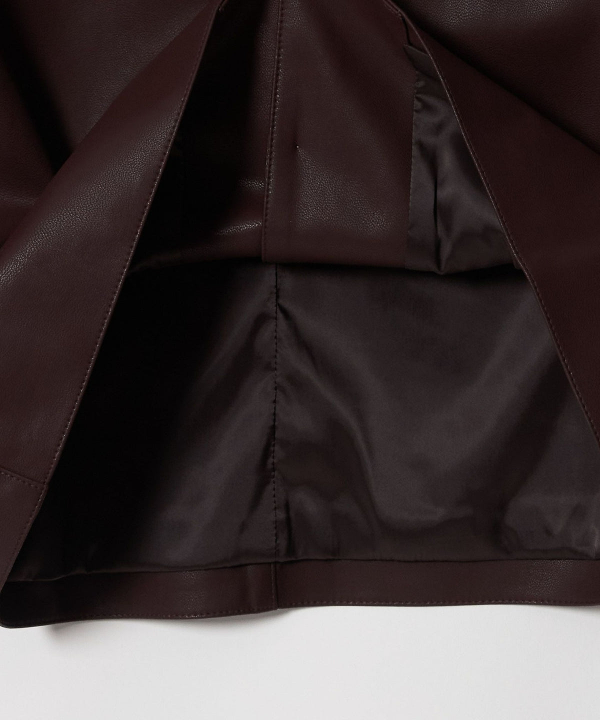 <ATTISESSION> Leather-like Curved Cuff Shirt