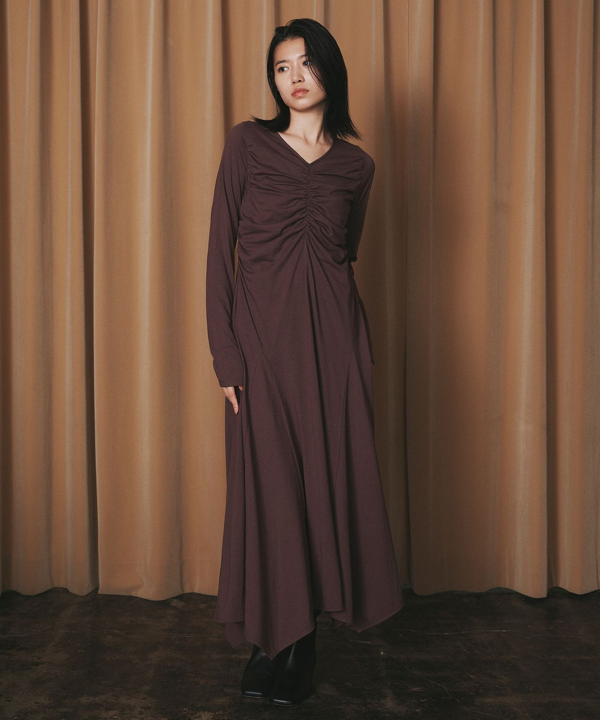 <EMMEL REFINES>EM Gathered Hem Cut Dress