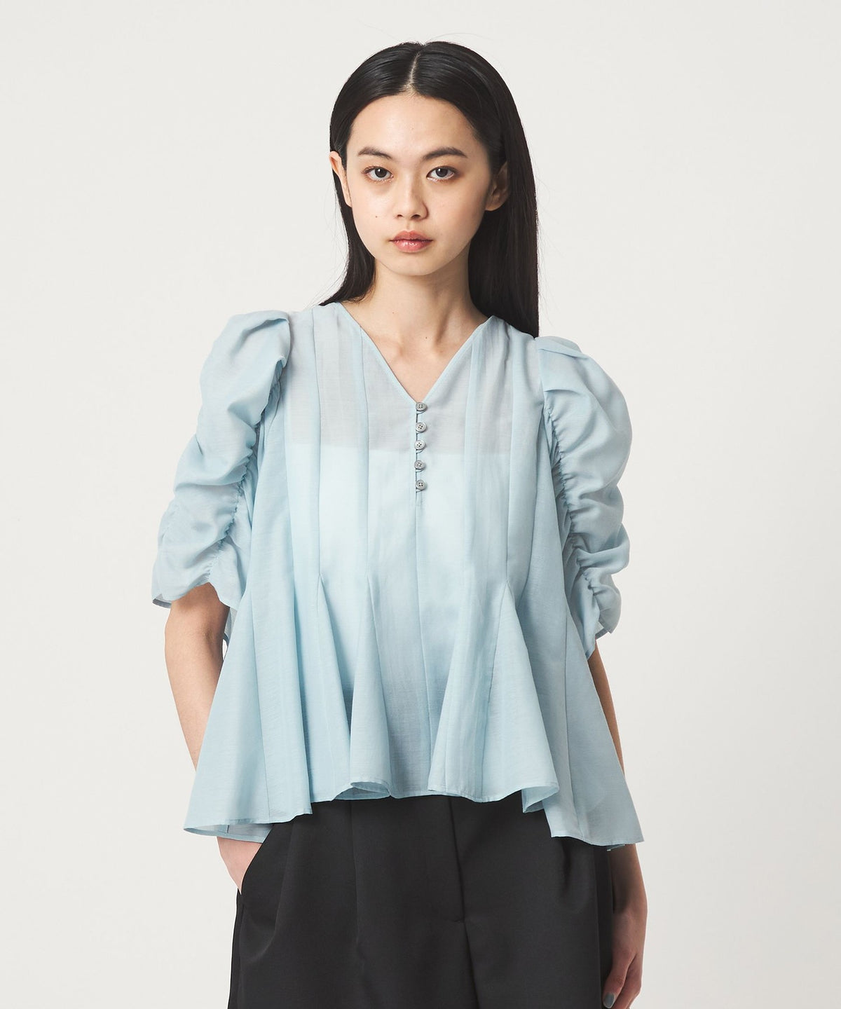 <EMMEL REFINES> EM Panel Cut Gathered Sleeve Blouse