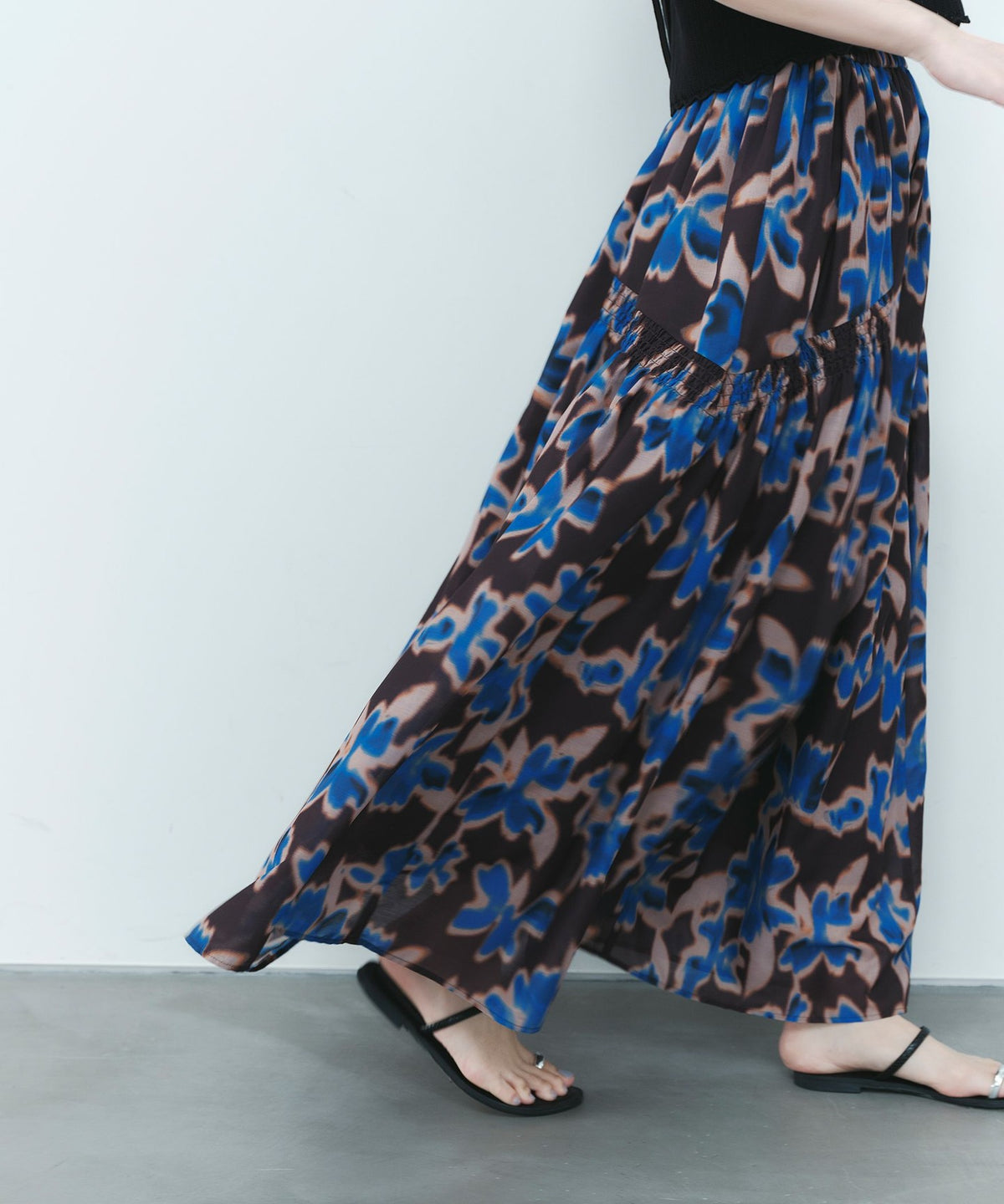 <EMMEL REFINES> EM Blurred Floral Flare Skirt